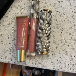 Dolly parton lip products